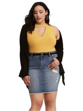 Torrid Distressed Denim Pencil Mini Skirt Medium Wash Size 24